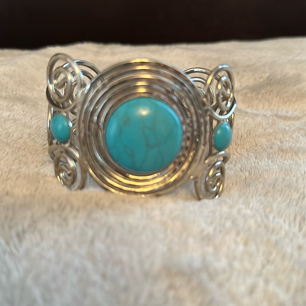 Cuff Faux silver /turquoise bracelet let